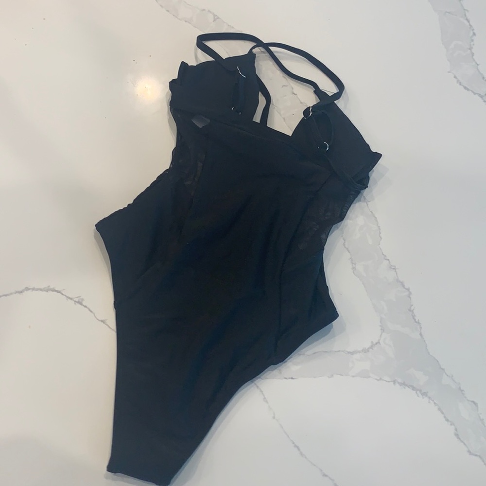 Black one piece swim - Picture 4 of 4